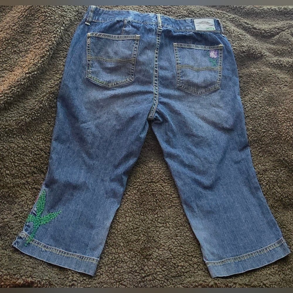 Tommy Hilfiger Blue Denim Capri Embroidered Jeans - Picture 5 of 11
